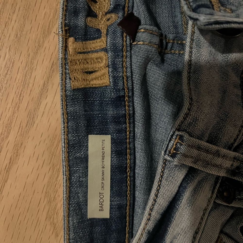 Distressed Kut from the Kloth distressed Capri slim cut jeans. - Bardot -
